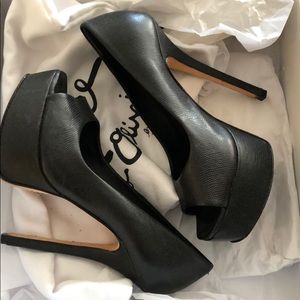 Alice and Olivia Black Pumps